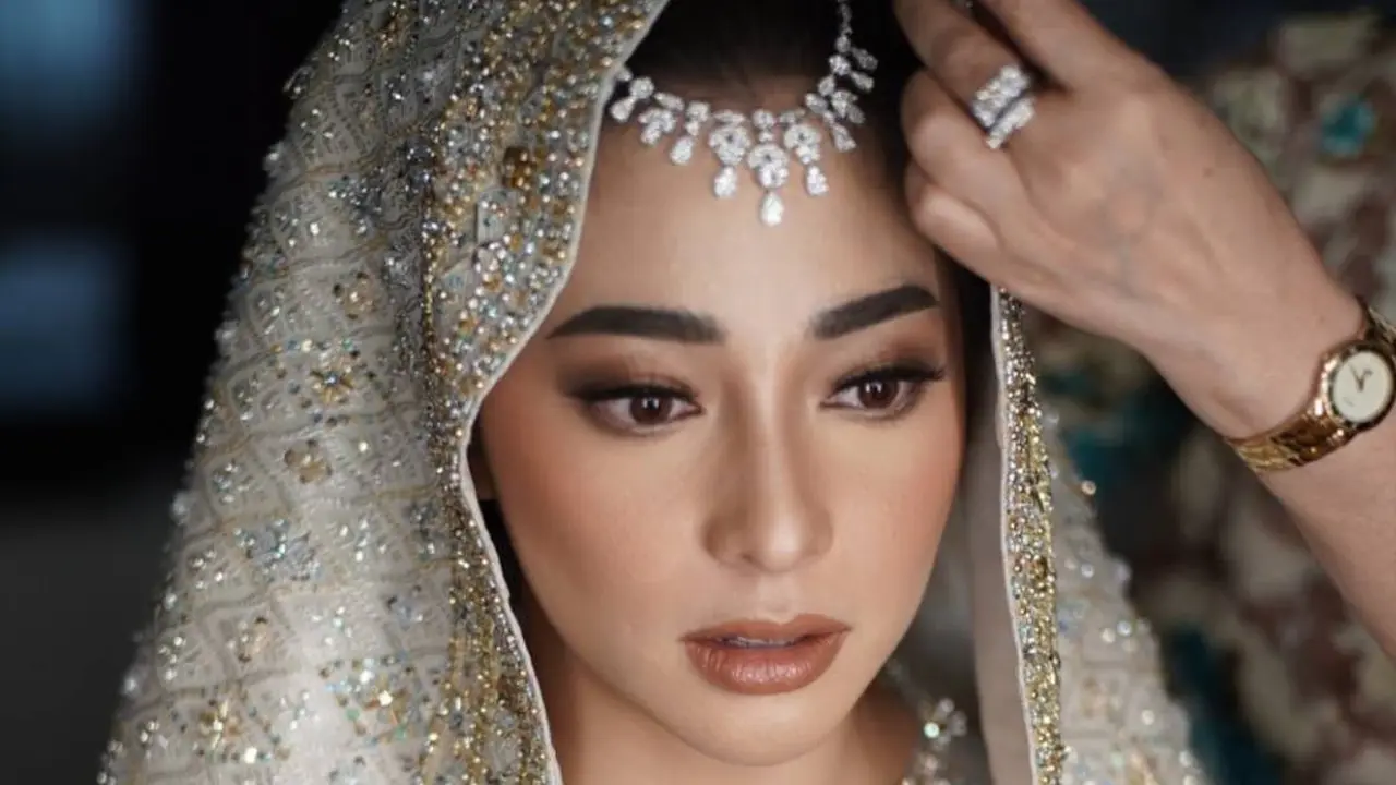 Penampilan Adat Minang nan Modern Nikita Willy Saat Prosesi Malam Bainai