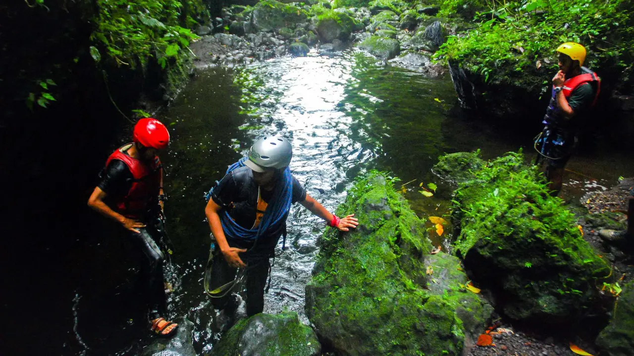 Menjelajah Sungai di Lereng Selatan Gunung Slamet