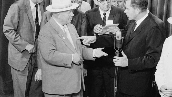 24 Juli 1959: Debat Dapur Pemimpin Uni Soviet Nikita Khrushchev dan Wapres AS Richard Nixon - Vimarsana News