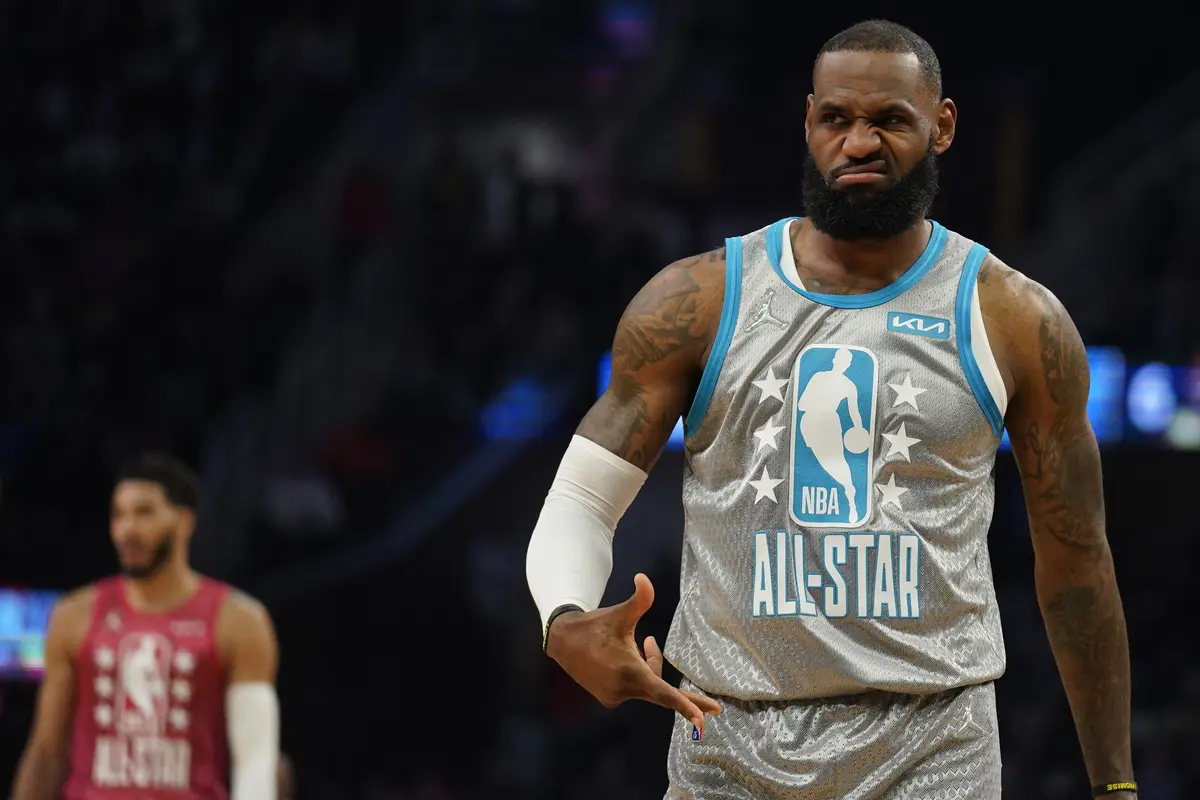 Foto: Sihir 16 Lemparan Tiga Angka Stephen Curry Bawa Tim Lebron Sikat Tim Durant sekaligus Sabet MVP di Laga NBA All-Star Game 2022