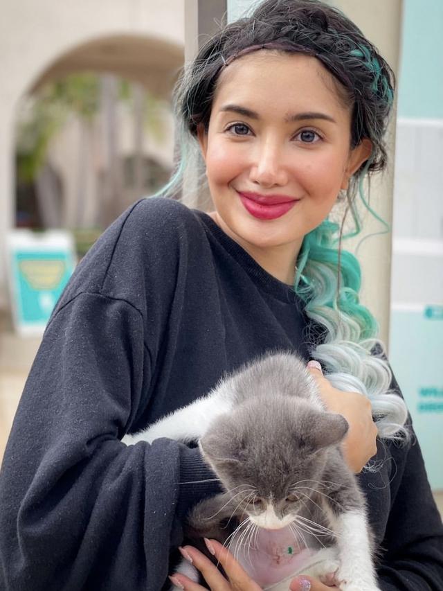 6 Potret Sheila Salsabila, Sahabat yang Sebut Marshanda Hilang di LA