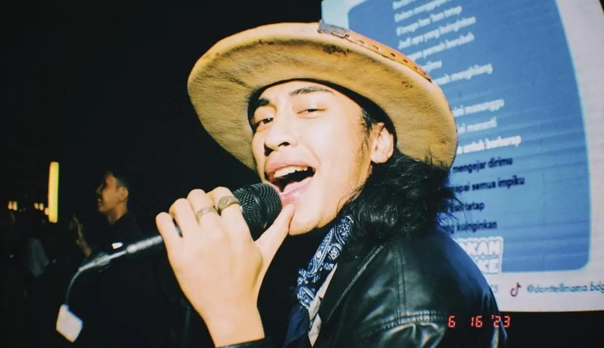 Outfit Abidzar dengan topi ini menambah kesan fashionable, bisa kamu sontek! [instagram/abidzar73]