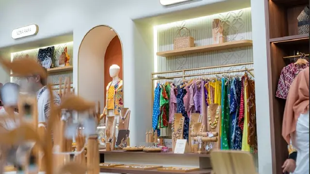 Berburu Diskon Koleksi Oscar Lawalata hingga Wilsen Willin di Sarinah Jakarta Premium Outlets. (Dokumen: Sarinah)