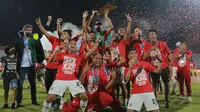 Bali United yang telah dipastikan merebut gelar juara BRI Liga 1 sekaligus back to back berhasil menutup musim 2021/2022 dengan sempurna usai menekuk Persik Kediri dengan skor 3-1 di markas kebanggaan mereka, Stadion I Wayan Dipta, Gianyar, Bali, Kamis (31/3/2022). (Bola.com/M Iqbal Ichsan)