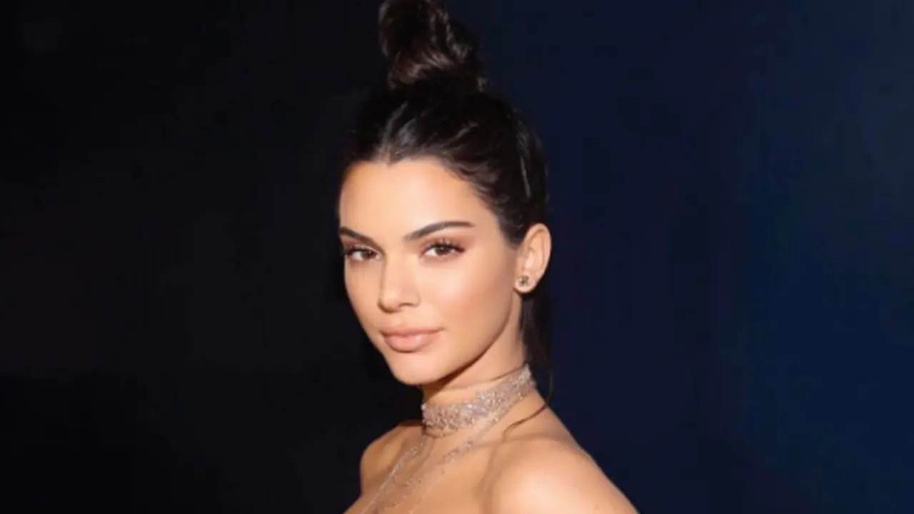 Kendall Jenner Lebih Sering Pakai Pakaian Dalam