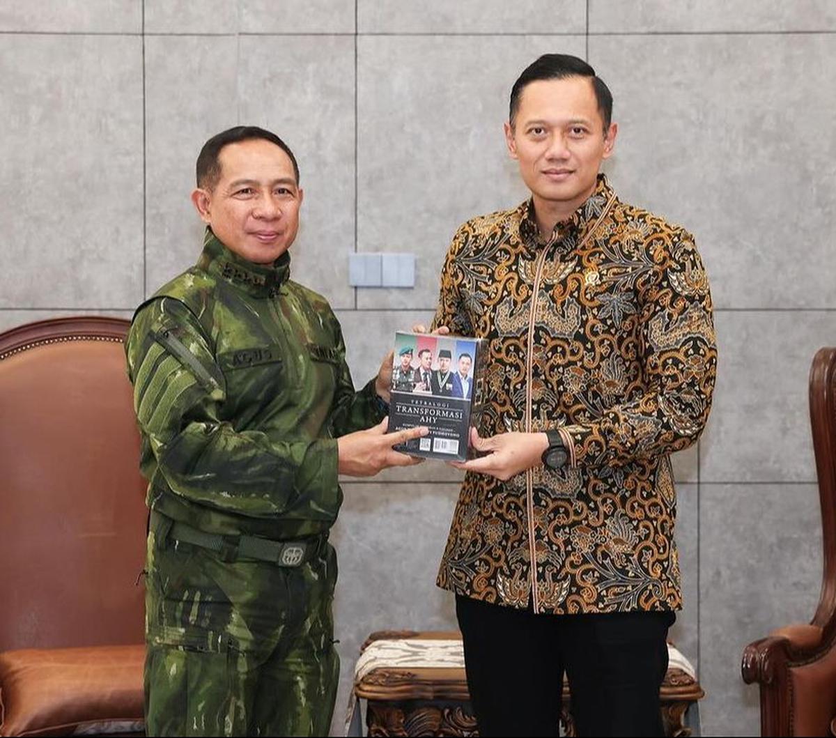 Menteri Agraria dan Tata Ruang/Badan Pertanahan Nasional (ATR/BPN) Agus Harimurti Yudhoyono (AHY) berkunjung ke Markas Besar (Mabes) TNI, Cilangkap, Jakarta Timur pada Selasa (19/3) lalu.