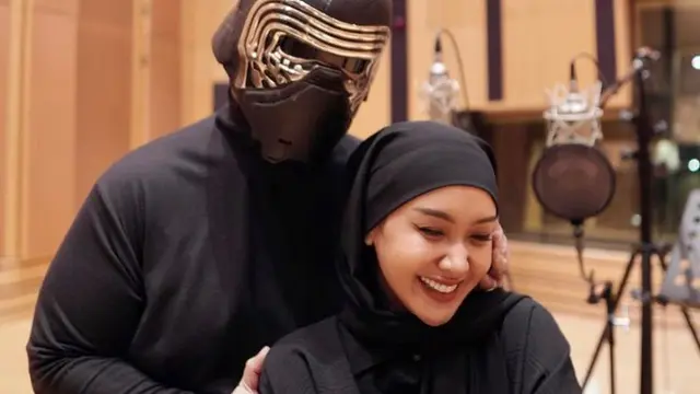 6 Potret Terbaru Cita Citata Tampil Berhijab saat Rekaman, Didoakan Istiqomah