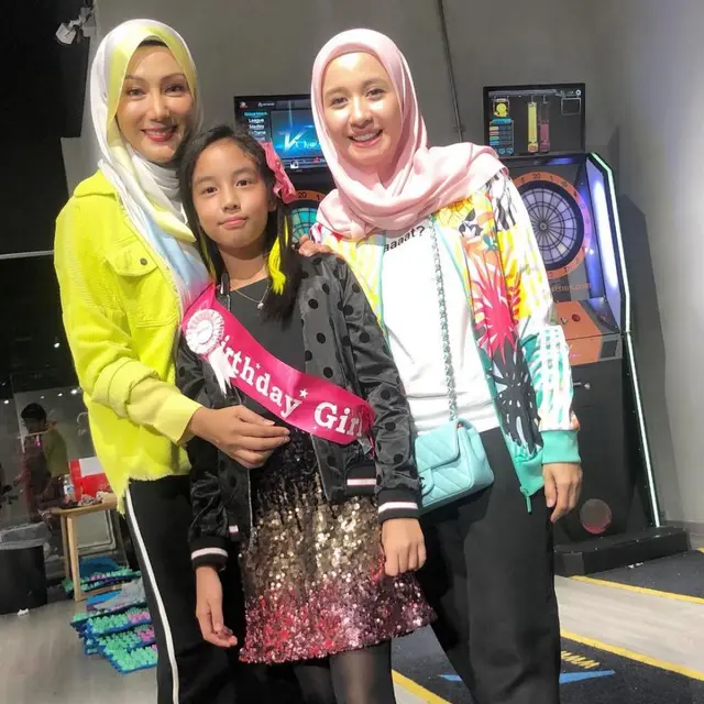 Potret 6 Seleb dan Mantan Istri Pasangan Rayakan Ultah Anak, Kompak Banget