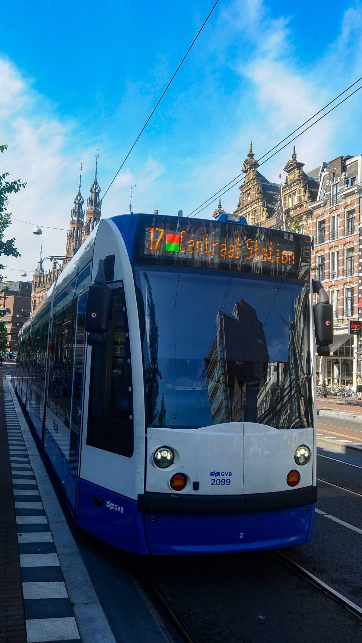 Trem Amsterdam beroperasi sejak tahun 1875 dan telah menjadi bagian tak terpisahkan dari identitas Kota Amsterdam.&nbsp;Foto: Merdeka.com/Arie Basuki