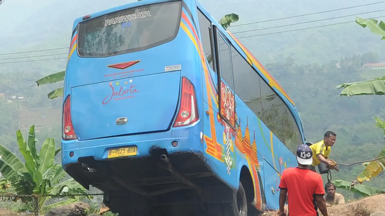 Bus Masuk Jurang di Sukabumi