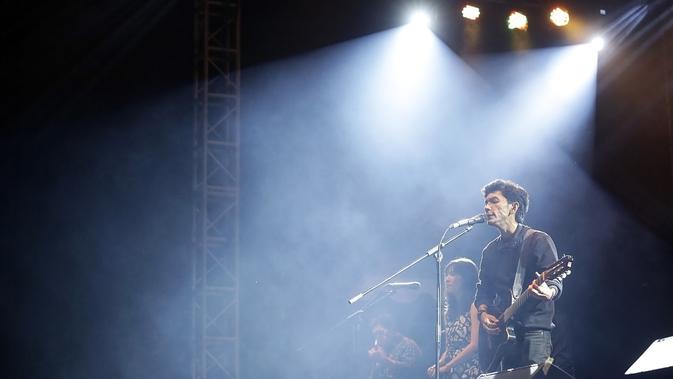 Lirik Lagu Akad Payung Teduh Ragam Bola Com