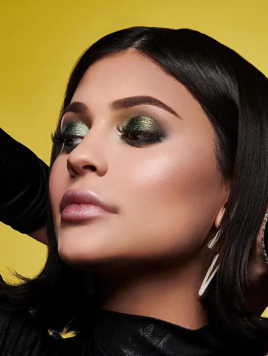 Dilansir dari HollywoodLife, sumber mengatakan bahwa Kylie sangat bersedih dengan komentar negatif yang diterimanya. (instagram/kyliejenner)