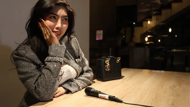 Ayunda, penyanyi dangdut yang dikenal sebagai "Syahrini Versi Dangdut