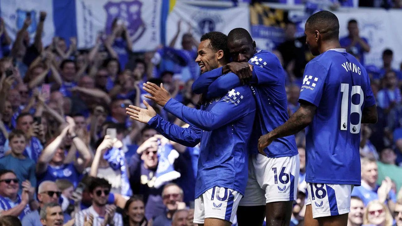 Foto: Mengharu Biru, Everton Tutup Lembar Cerita di Goodison Park