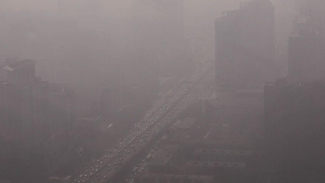 Beginilah penampakan polusi udara tebal yang menyelimuti Beijing, China, pada Selasa (1/11/2023). <br><br>Memburuknya kualitas udara di wilayah metropolitan Beijing-Tianjin-Hebei dan sekitarnya terjadi sejak 22 Oktober.