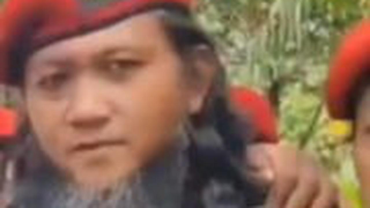 Sejak masih bertugas, Amir juga identik dengan janggut panjang yang menjuntai. <br>