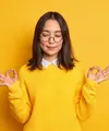 Yuk simak tips menjaga mood tetap baik meskipun sedang kurang beristirahat. [Dok/freepik.com/wayhomestudio]