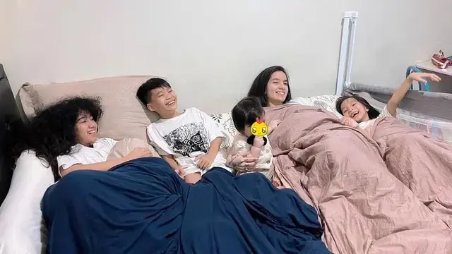 10 Potret Sheila Marcia dengan Suami dan Empat Anaknya, Kini Tengah Hamil yang Kelima
