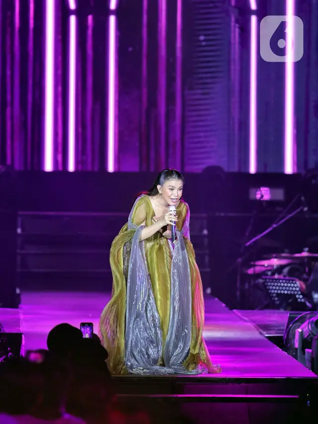 FOTO: Rossa Tampil Memukau dalam 25 Shining Years Concert