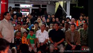 Prabowo Subianto merayakan tahun baru 2026 bersama masyarakat terdampak bencana banjir di posko pengungsian di Desa Batu Hela, Batang Toru, Kabupaten Tapanuli Selatan (Tapsel). (Dok. Tangkapan Layar YouTube)