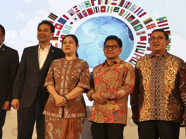 Ketua DPR Puan Maharani didampingi Wakil Ketua DPR Aziz Syamsudin dan Ketua Badan Kerjasama Antar Parlemen (BKSAP) Fadli Zon dan Wakil Menteri Luar Negeri Mahendra Siregar dalam pembukaan Grup Kerjasama Bilateral di Gedung Nusantara IV Senayan, Jakarta, Rabu (26/2/2020). (Liputan6.com/Johan Tallo)