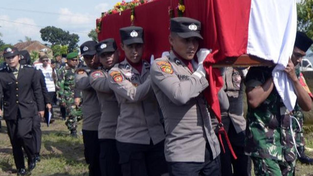 pemakaman polisi korban penembakan di lampung