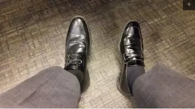Setelah beberapa jam, baru menyadari pakai sepatu beda sebelah. (Sumber foto: boredpanda.com)