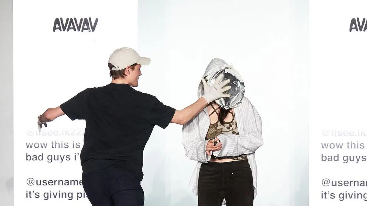Show Kontroversial Brand Italia di Milan Fashion Week 2024, Runway Penuh Sampah hingga Model Ditimpuk Tamu