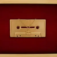 Kaset bekas yang kamu miliki bisa kamu sulap menjadi barang-barang berikut ini. Cool!