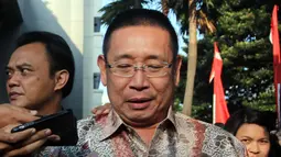 Anggota DPR Komisi III Fraksi Gerindra Wihadi Wiyanto memberi keterangan usai diperiksa, Gedung KPK, Jakarta, (18/8). Diperiksa dalam kasus suap pengurusan anggaran di DPR untuk alokasi Provinsi Sumbar pada APBN-P tahun 2016. (Liputan6.com/Helmi Afandi)