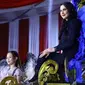 Arumi Bachsin bersama putrinya saat meramaikan Jember Fashion Carnaval 2023. (Istimewa)