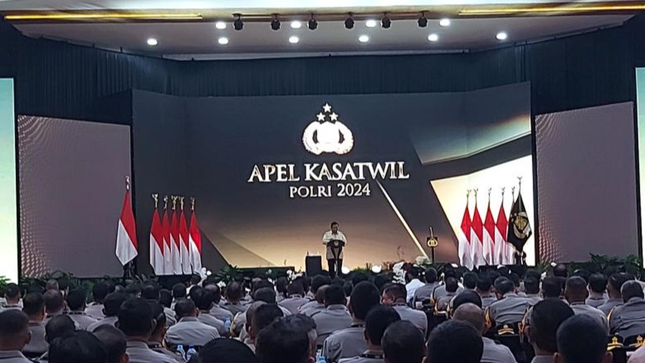Prabowo Subianto di depan anggota Polri