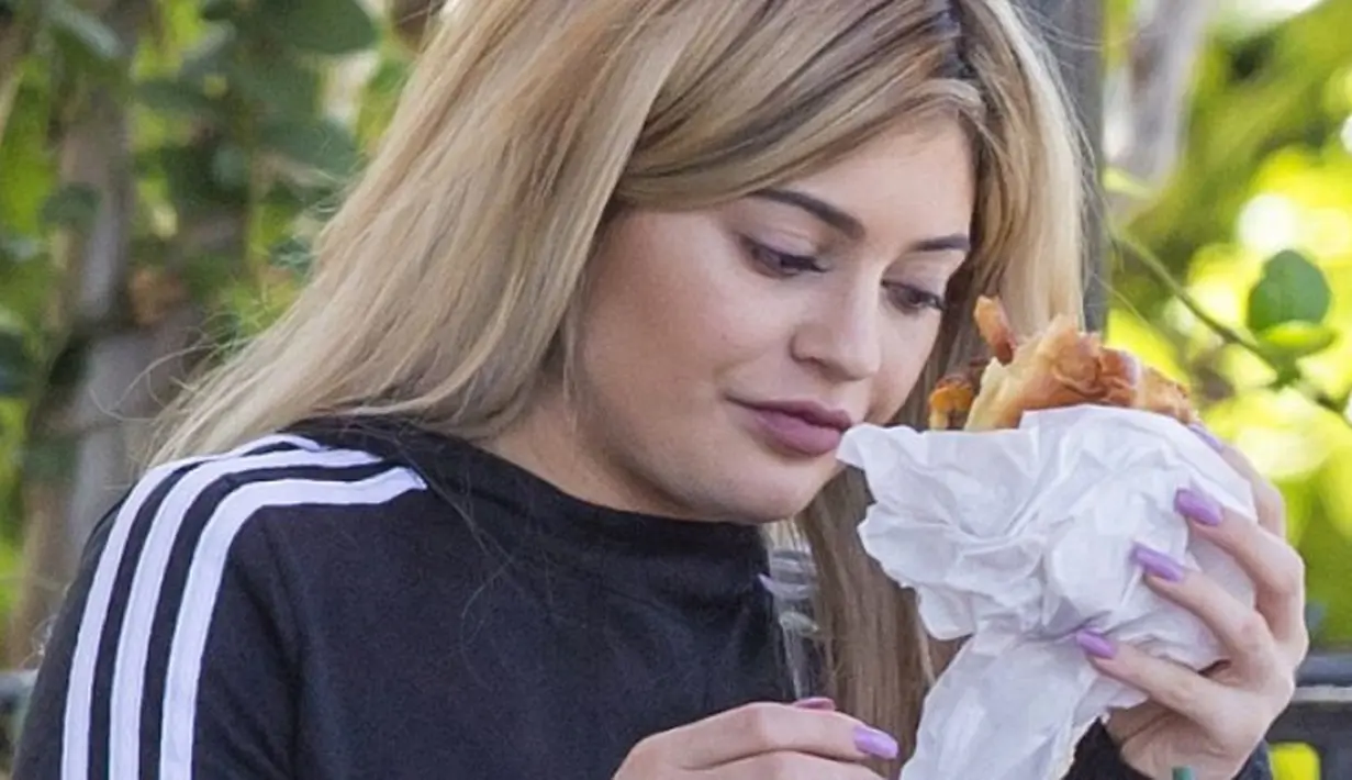 Dikabarkan tengah hamil, Kylie Jenner benar-benar dihadapkan dengan ngidam. (Daily Mail)