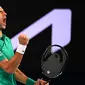 Ekspresi Novak Djokovic saat menghadapi Taylor Fritz pada babak ketiga Australia Terbuka 2021 di Rod Laver Arena, Jumat (12/2/2021). (AFP/William West)