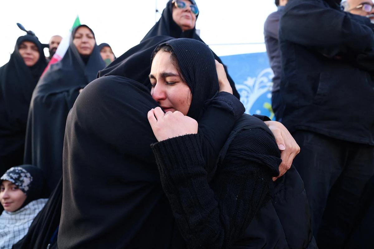 FOTO: Iran Berduka Usai Kematian Ayatollah Ali Khamenei dalam Serangan Militer