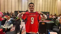 Bertemu 7 Legenda MU, Ricky Harun Bawa Jersey untuk si Buah Hati