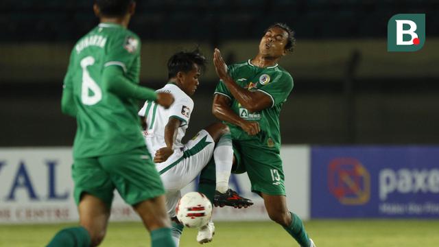 FOTO: PS Sleman Imbangi Persebaya Surabaya Tanpa Gol di Babak Pertama - Samsul Arifin; Moch Supriadi