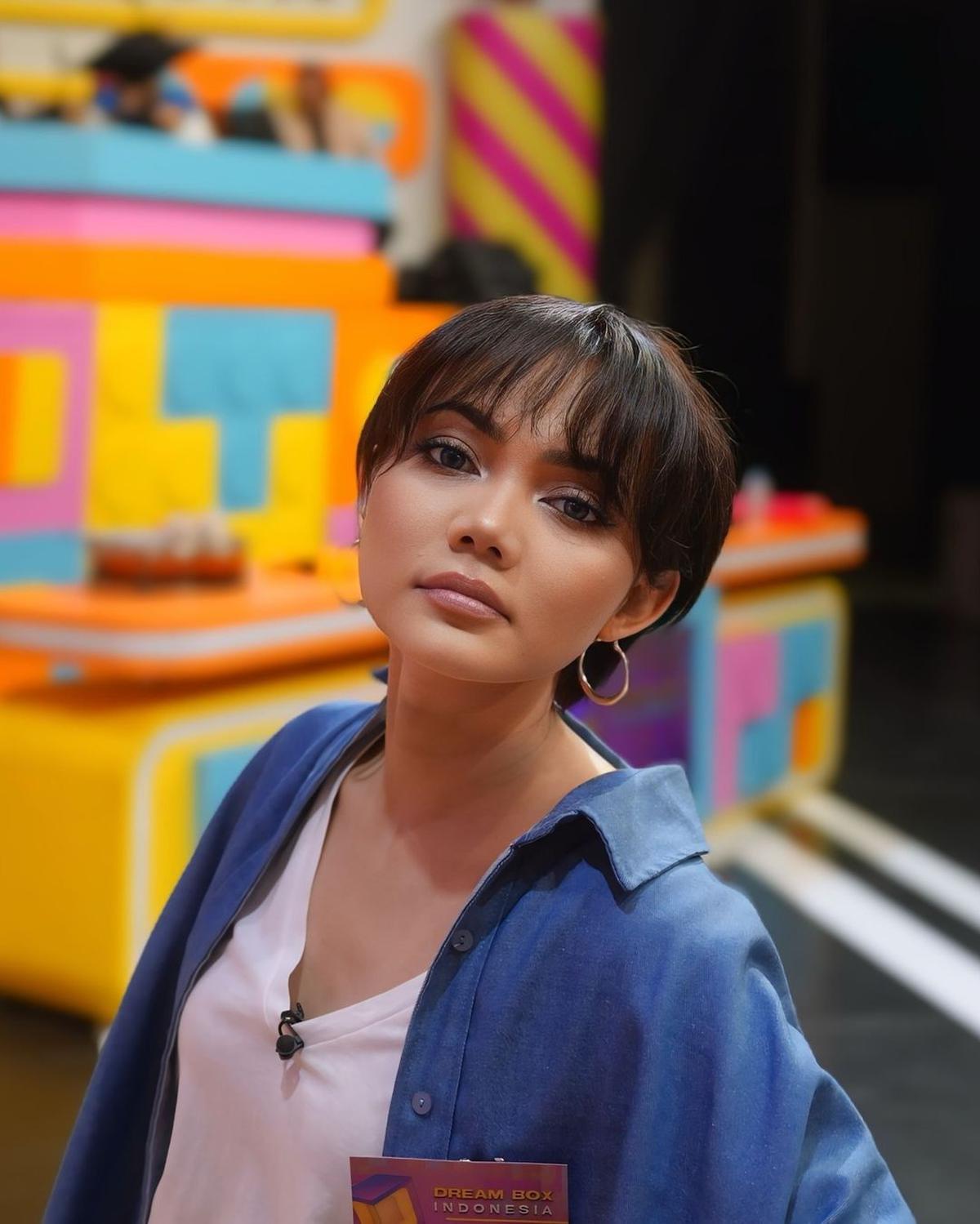 Bikin Netizen Terkecoh, Ini Potret Rina Nose Impersonate Agnez Mo - Gaya Nyanyinya Mirip Banget