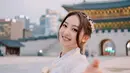 <p>Natasha Wilona foto di Gyeongbokgung Palace mengenakan pakaian tradisional Korea, Hanbok. (Foto: Instagram/ natashawilona12)</p>