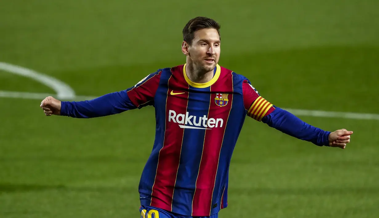 Penyerang Barcelona, Lionel Messi melakukan selebrasi setelah mencetak gol ke gawang Getafe pada pertandingan lanjutan La Liga Spanyol di di stadion Camp Nou di Barcelona, Spanyol, Jumat (23/4/2021). Messi mencetak dua gol dan mengantar Barcelona menang telak atas Getafe 5-2. (AP Photo/Joan Monfort)