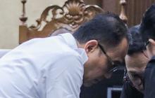 FOTO: Reaksi Wajah Rafael Alun Trisambodo yang Tertunduk Lesu Usai Divonis Hakim 14 Tahun Penjara