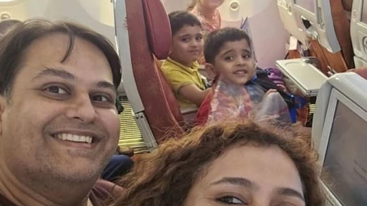 Foto Selfie Terakhir Satu Keluarga Penumpang Air India