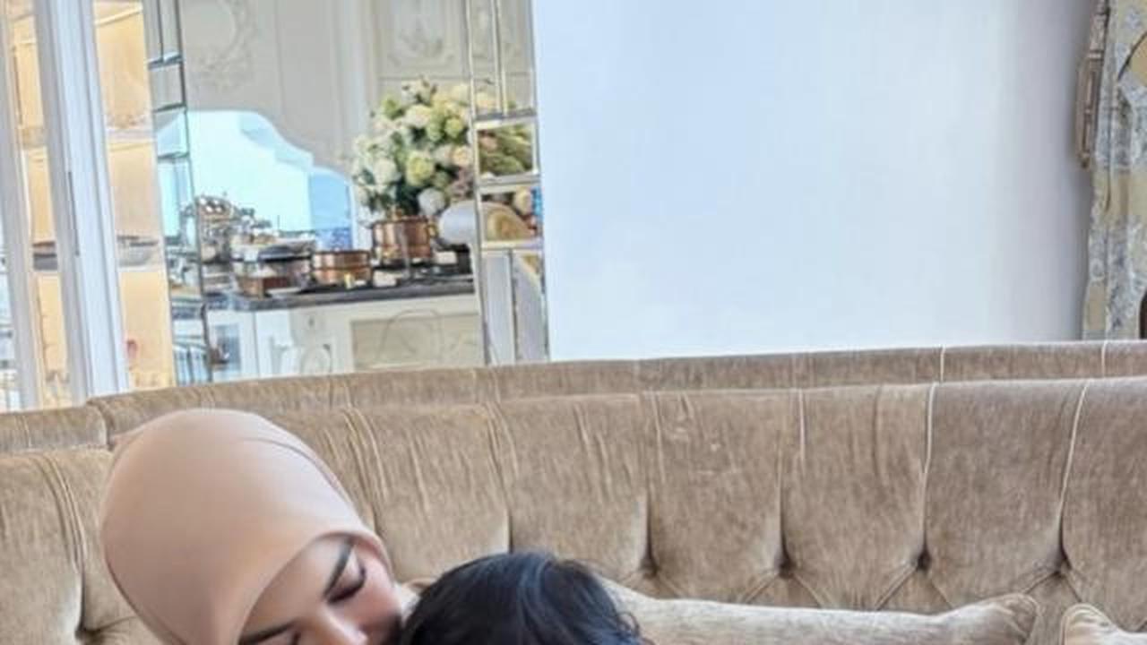 6 Potret Ruang Tamu Rumah Syahrini di Jakarta, Nuansa Mewah Elegan yang Sangat Terasa