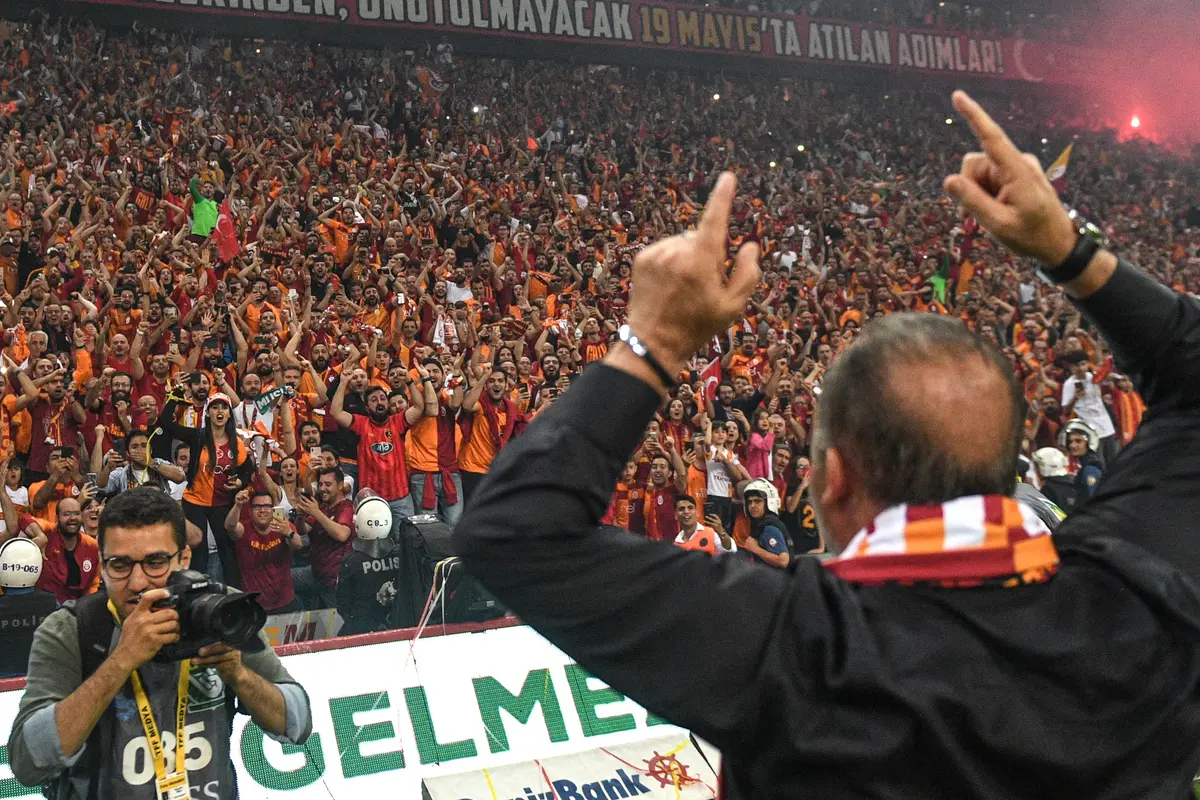 Kegembiraan Suporter Galatasaray Raih Juara Liga Turki