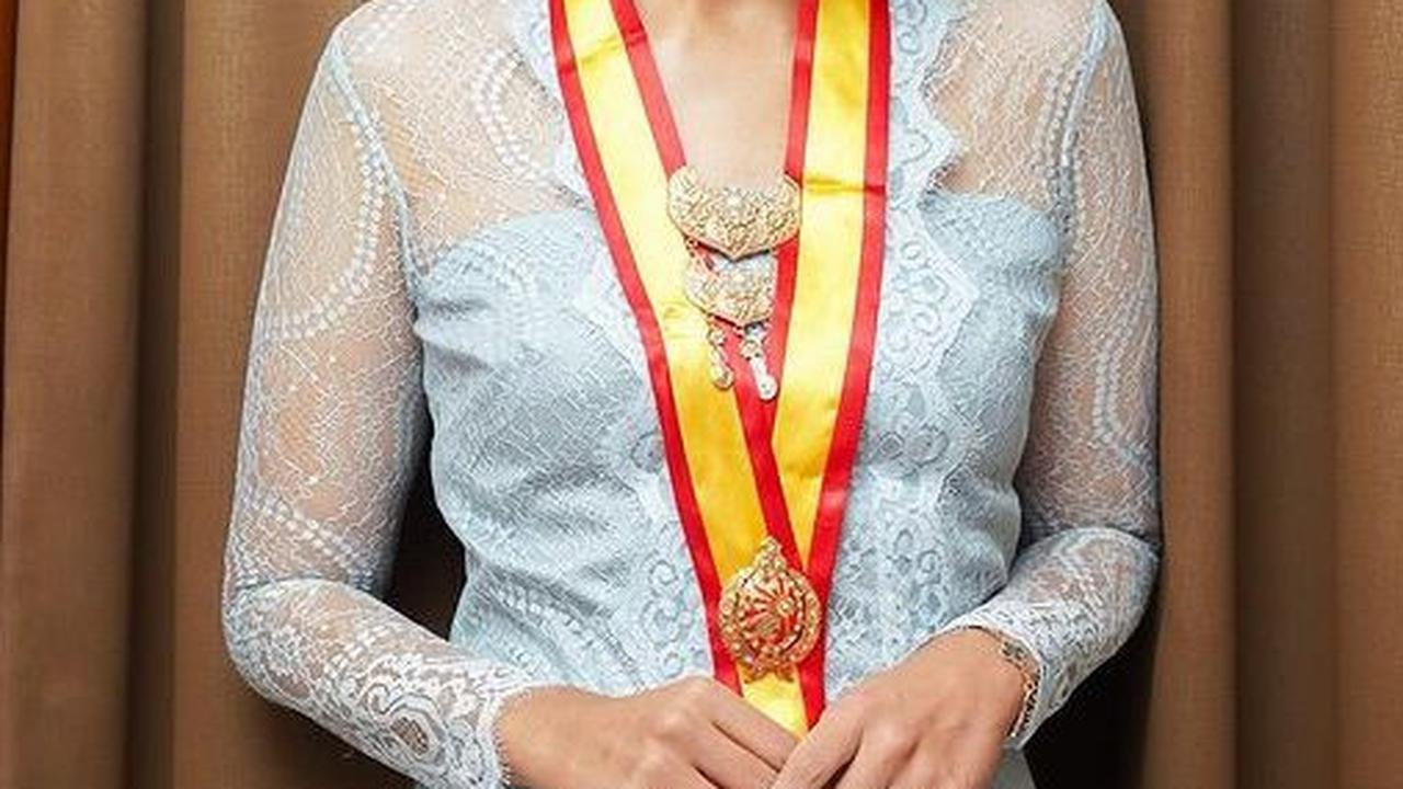 Potret Paula Verhoeven Mengenakan Busana Tradisional