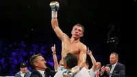 Petinju Kazakstan, Gennady Golovkin, mempertahankan titel kelas menengah setelah mengalahkan Kell Brook (Inggris) lewat kemenangan TKO pada ronde kelima di O2 Arena, London, Inggris, Sabtu (10/9/2016). (Reuters/Andrew Couldridge)