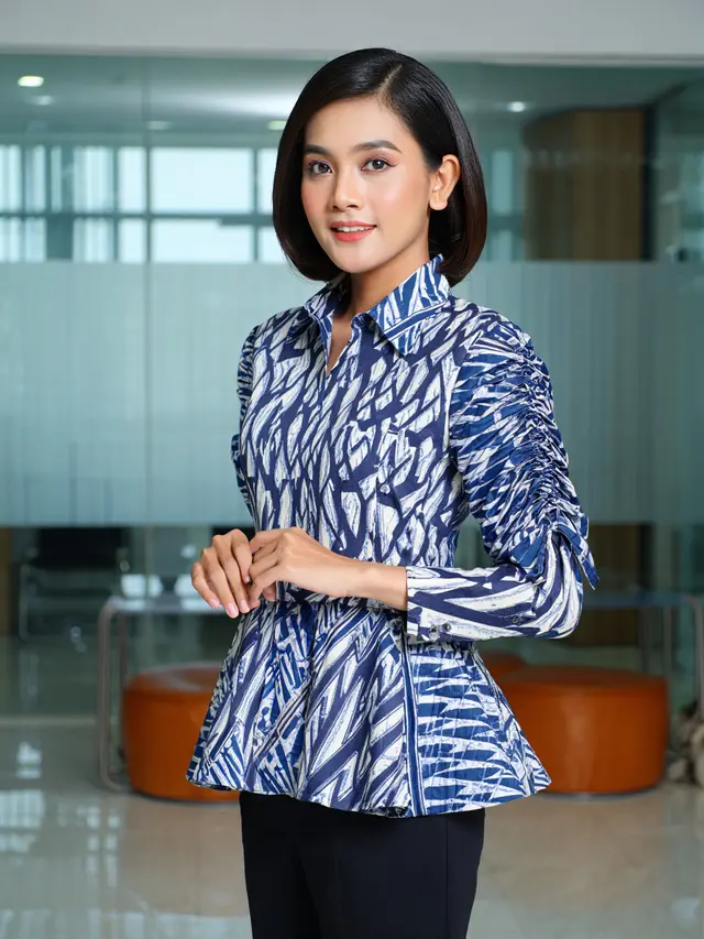 Model Baju Batik Lengan Kerut Modern Elegan