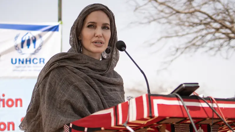 Angelina Jolie  ke Kamp Pengungsi di Burkina Faso