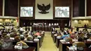 Suasana pelantikan Mohammad Saleh sebagai Ketua DPD RI di Gedung Nusantara V Kompleks Parlemen, Jakarta, Rabu (12/10). Saleh terpilih menjadi orang nomor satu di DPD menyingkirkan dua pesaingnya, GKR Hemas dan Farouk Muhammad. (Liputan6.com/Johan Tallo)