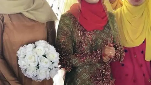 Ketabahan Pengantin Wanita Saat Terpaksa Sendirian di Pelaminan di Resepsi Pernikahan